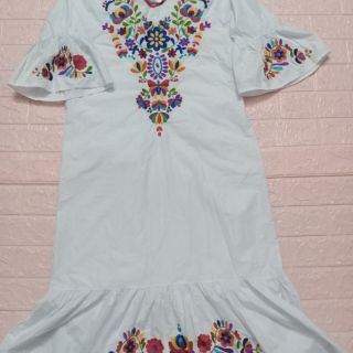 Đầm Zara trắng thêu hoa