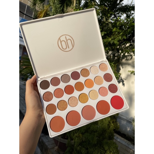 Bảng Phấn Mắt BH Cosmetics Nouveau Neutrals 26 Color Shadow & Blush Palette (38g)