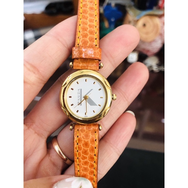 Đồng hồ nữ si nhật hiệu Krizia