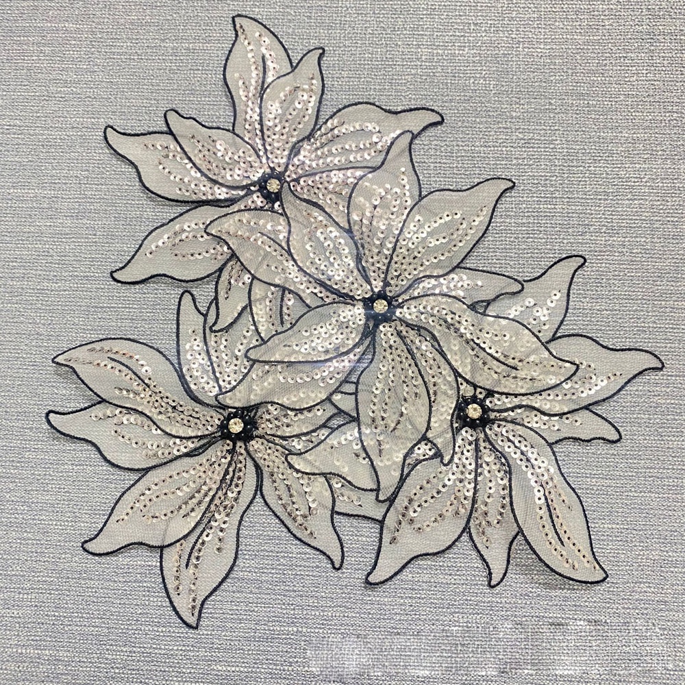 1 Cái Ren Trắng Hạt Hoa Vá Rộng 17Cm