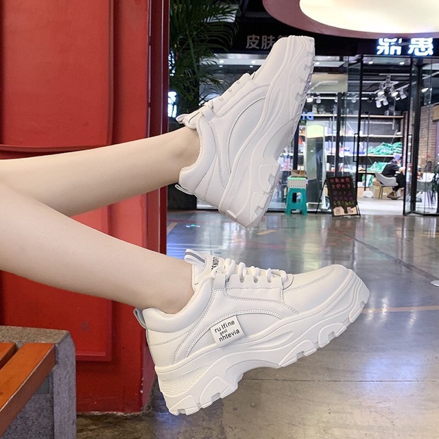 Giày sneaker nữ hot nhất 2020