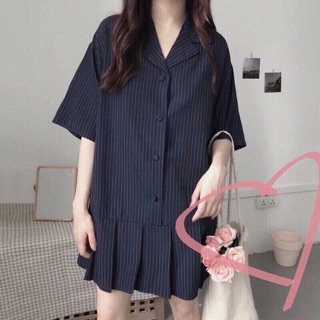 Đầm suông cổ vest đuôi xếp li