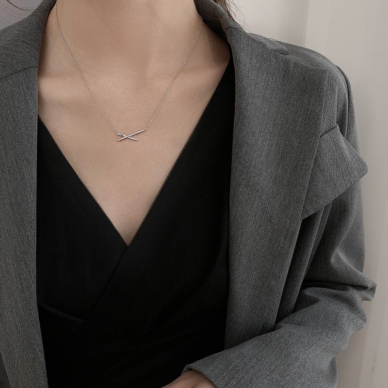 Dây chuyền mặt hình chữ X đính kim cương nhân tạo sang trọng