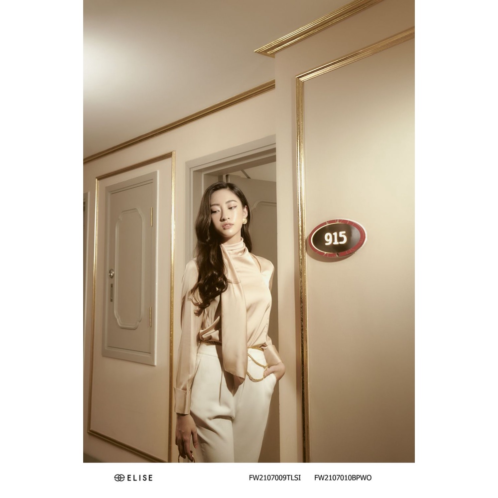 Áo sơ mi lụa thiết kế Elise màu be cổ khăn điệu đà FW2107009TLSIBE