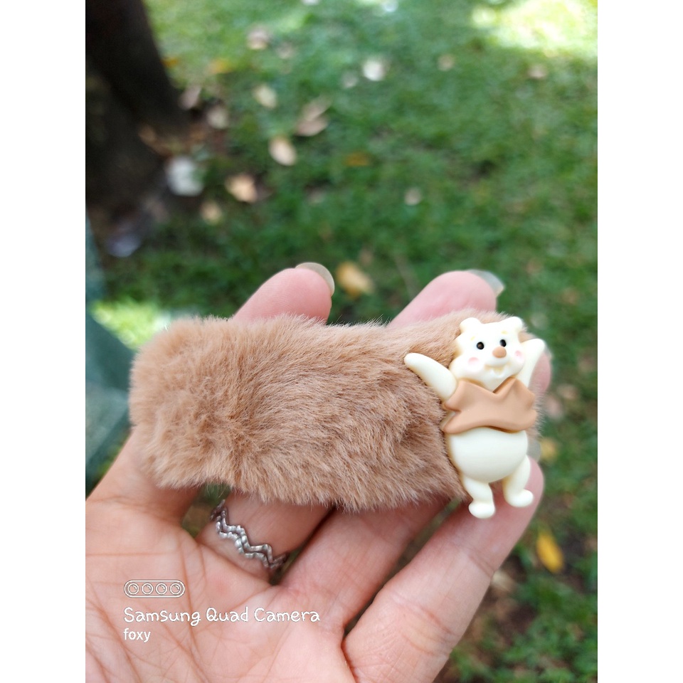 Kẹp tóc mái nhung họa tiết họa hình nâu kem