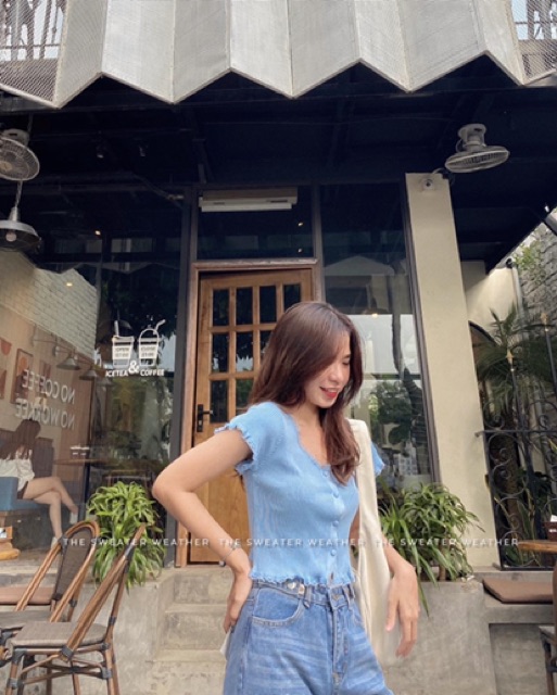 [Mã WASKT304 giảm 15% tối đa 30K đơn 99K] Áo thun ôm nút bọc viền ren | BigBuy360 - bigbuy360.vn