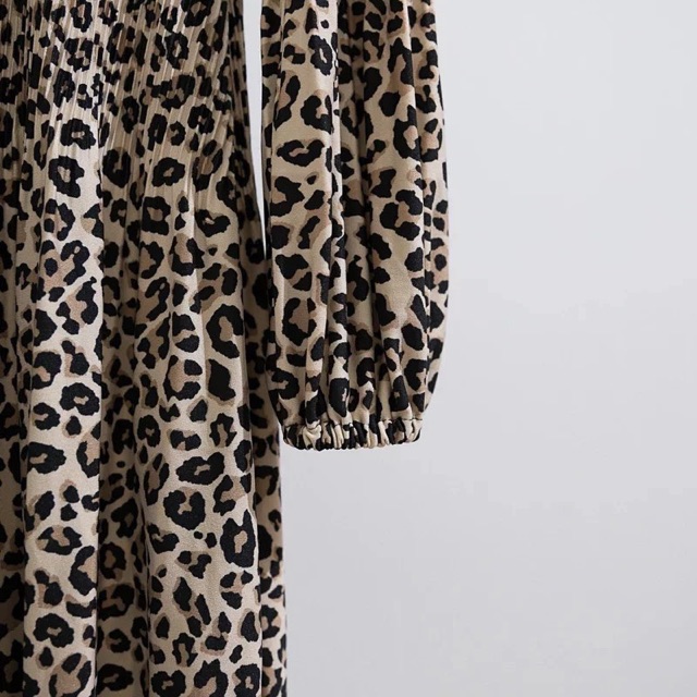 Váy Straaaavarius auth tuồn sịn, cắt tag