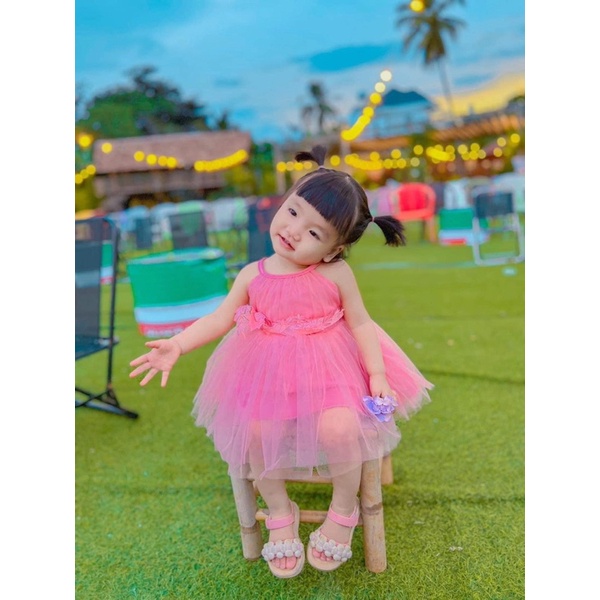 Quai hậu hình ba bông hoa siêu xinh có size tập đi cho bé