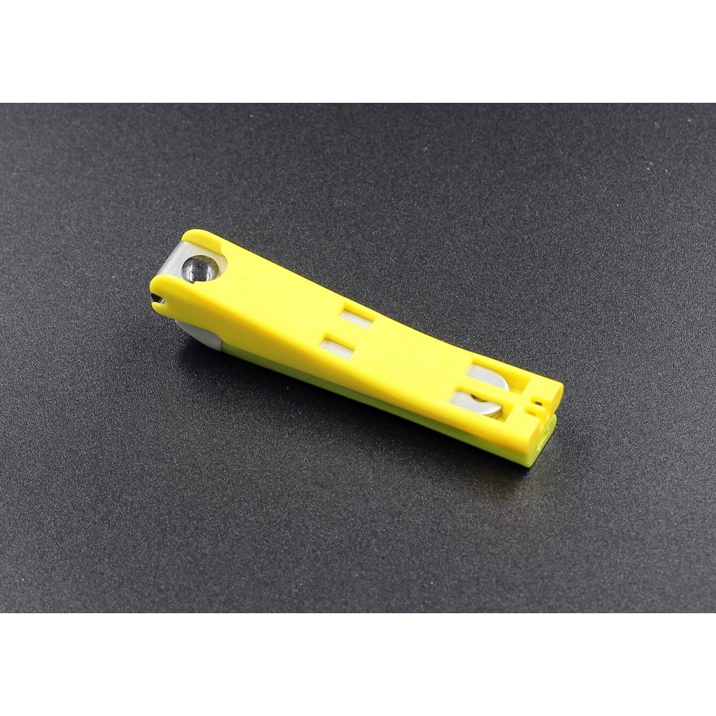 Bấm móng tay cao cấp KAI (màu xanh lá, cỡ trung)