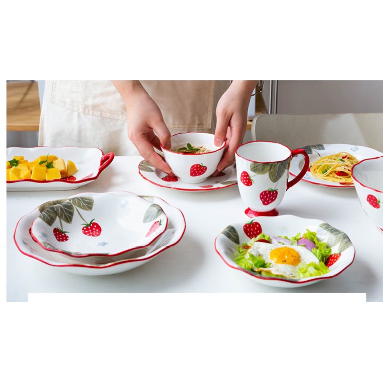 Bộ chén bát dâu tây đáng yêu lắm ạ