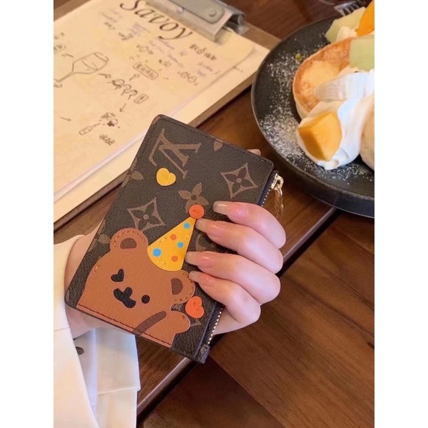 Ví đựng thẻ cho nữ thương hiệu Louis Vuitton LV da thật cao cấp hoạ tiết chú gấu