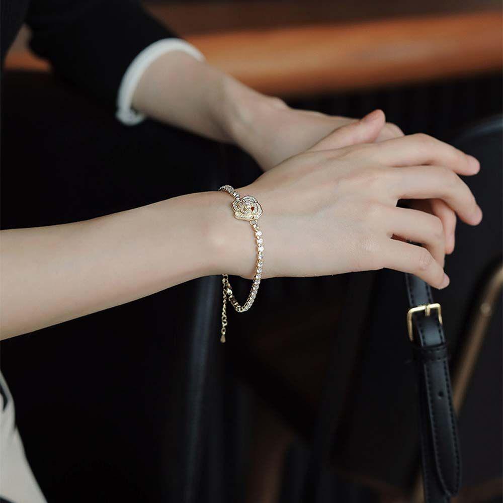 Bông Tai Đinh Tán Bằng Hợp Kim Hình Hoa Trà Cá Tính Cho Nữ