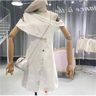 Váy trắng trễ vai