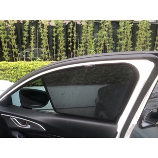 Tấm che nắng nam châm theo xe