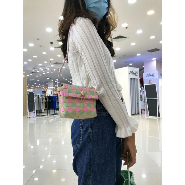 Túi đan đeo chéo ton pastel xinh xắn