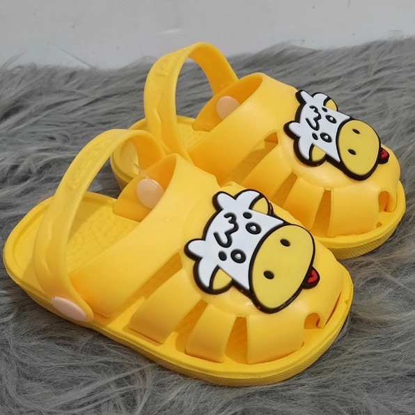 GIÀY SANDAL HÌNH CHÚ BÒ TẬP ĐI CHO BÉ