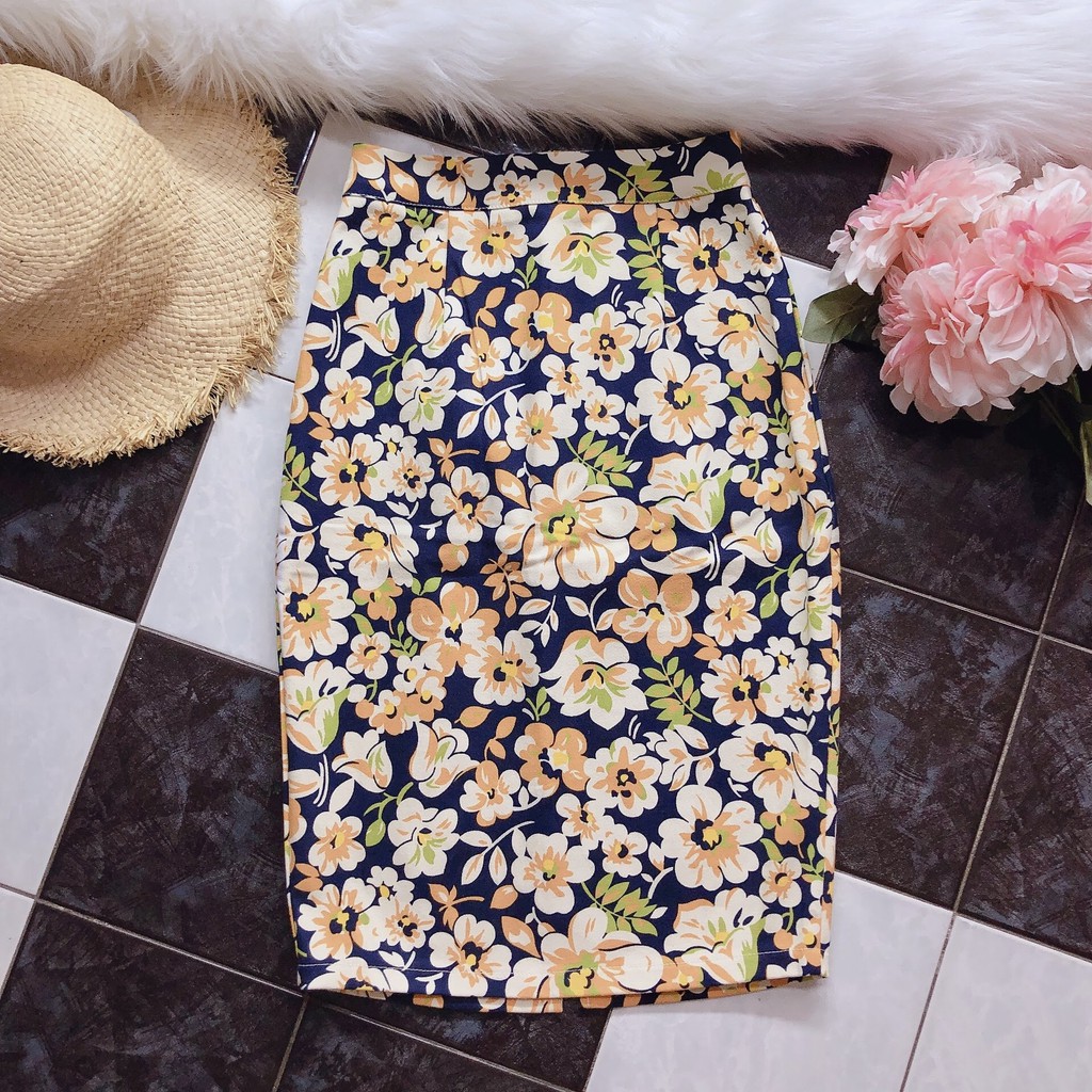 Chân váy hoa công sở chất kaki co dãn nhẹ màu vàng | BigBuy360 - bigbuy360.vn