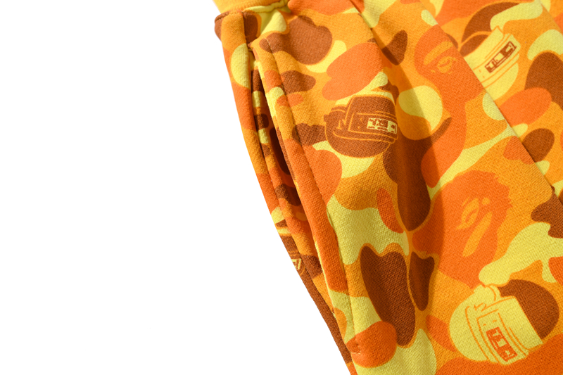 Quần short BAPE x PUBG trang trí họa tiết rằn ri màu cam
