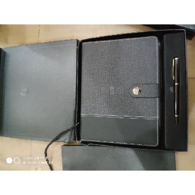 Sổ tay kiêm sạc dự phòng 8000mAh có dây sẵn bên trong  - Giá siêu hấp dẫn