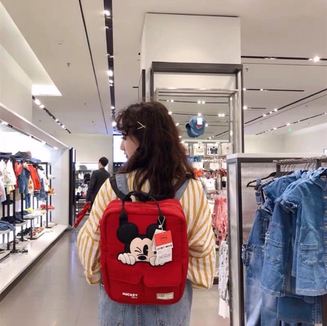 Balo đỏ Zara hoạ tiết Mickey