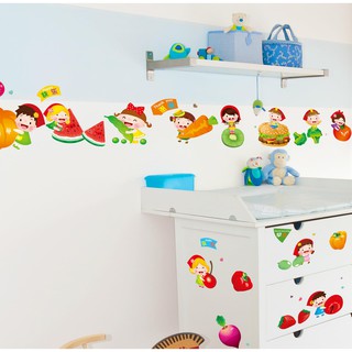 Decal dán tường Bé và hoa quả