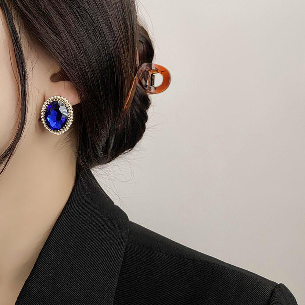 Áo Thun Nữ Kiểu Dáng Đơn Giản Trẻ Trung Năng Động|Khuyên Tai Hình Oval Phong Cách Baroque Ngọt Ngào Thời Trang Cho Nữ