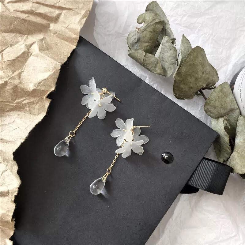 Hoa tai cổ trang nhiều mẫu có sẵn ạ