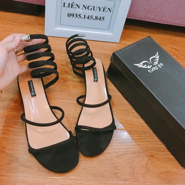 Giày xoắn quẩy