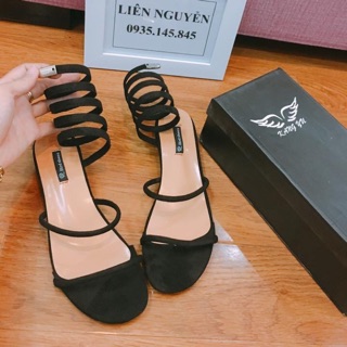 Giày xoắn quẩy