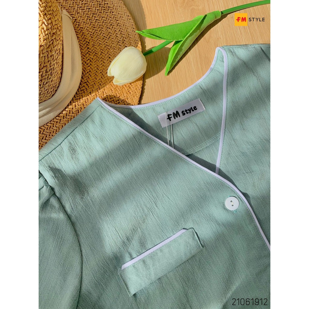 Áo kiểu nữ FM Style sơ mi croptop viền 3 nút thiết kế 2 túi thanh lịch trẻ trung mặc đi làm đi chơi 210704022