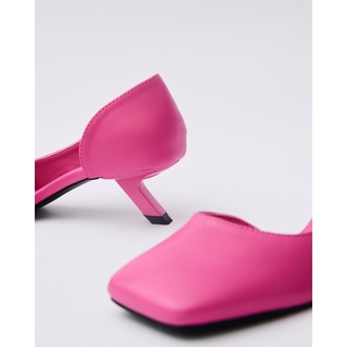 1792 - MAGGIE CLOSED TOE HEELS