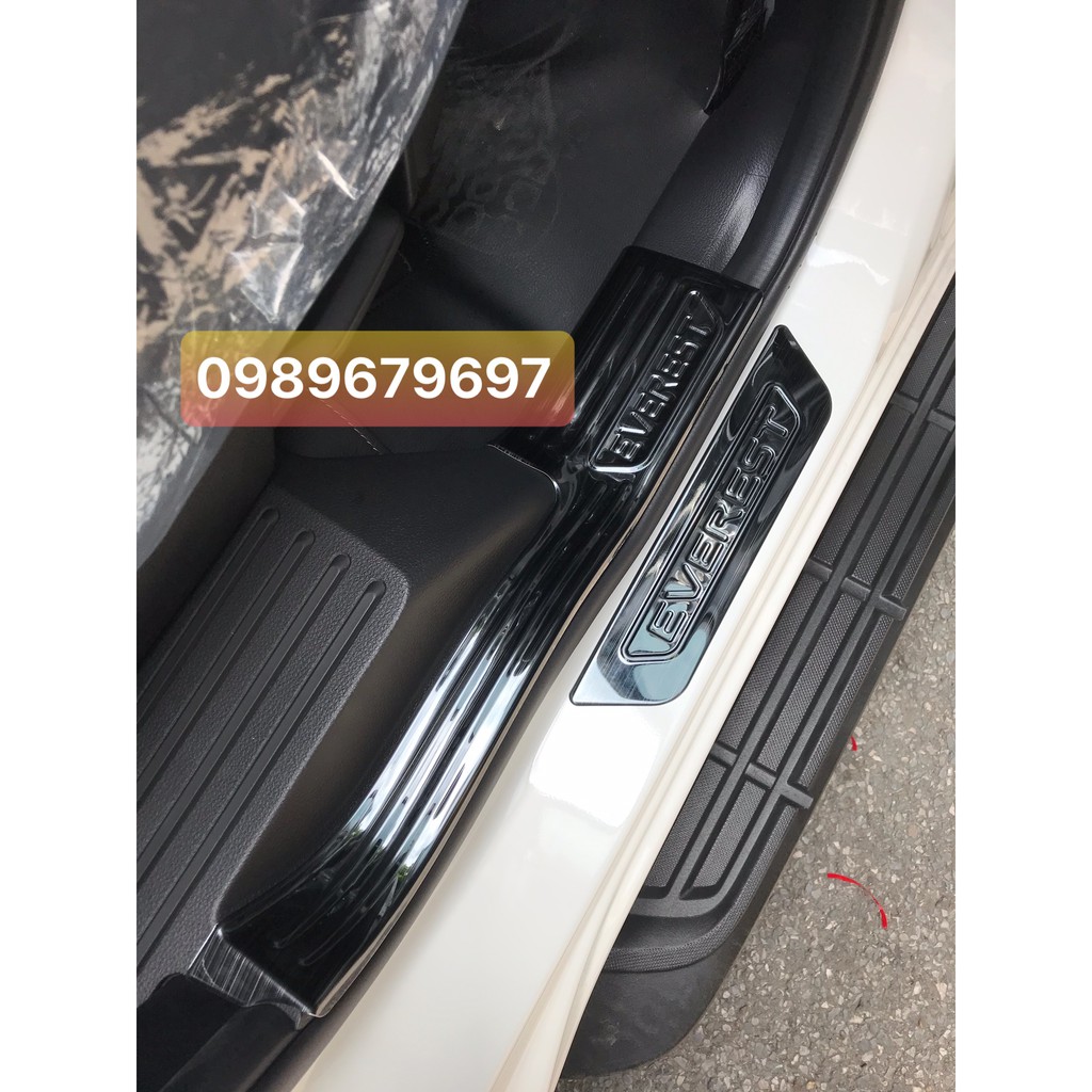 Ốp bậc cửa xe Ford Everest 2016-2023, Nẹp bước chân Everest ,Chất liệu hợp kim Titan cao cấp