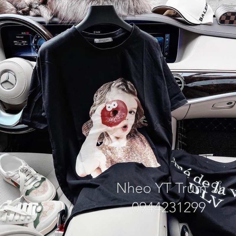 Áo phông đen rộng cho nữ