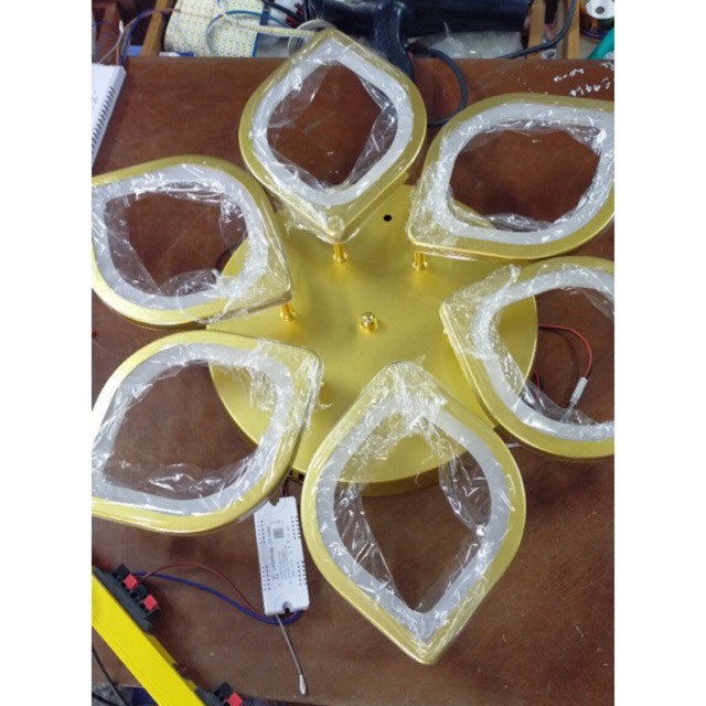 Đèn Led Ốp Trần Hiện Đại -6 Cánh Sen Sử Dụng Điều Khiển Chiết Áp