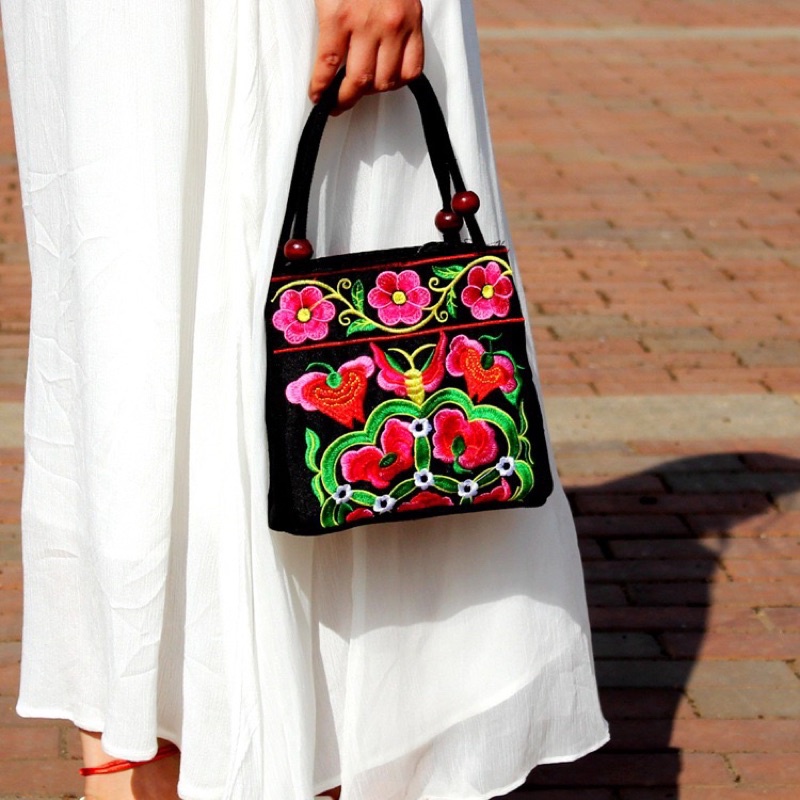 Túi thổ Cẩm quai cúc gỗ thêu 2 ngăn