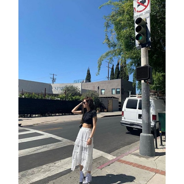Chân váy midi dáng xòe xếp tầng giống Jennie BLACKPINK
