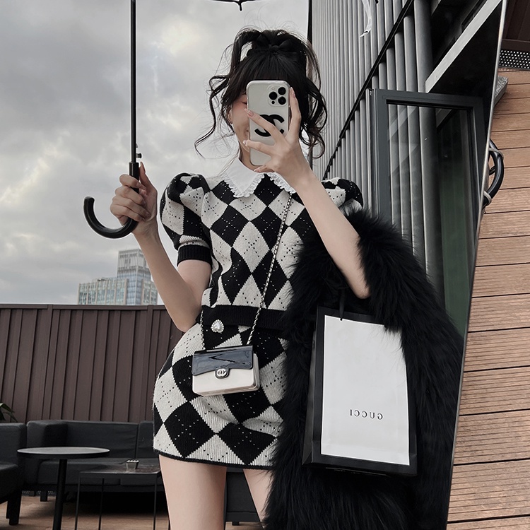 Set đồ SUXI gồm áo dệt kim caro và chân váy ngắn phong cách Hàn Quốc cho nữ