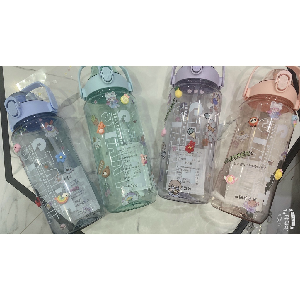 Bình Nước Trong Suốt 2000ML Siêu Xinh Bình Đựng Nước Có Vạch Báo Giờ Uống Nước Kèm Ống Hút Thiết Kế Chống Tràn