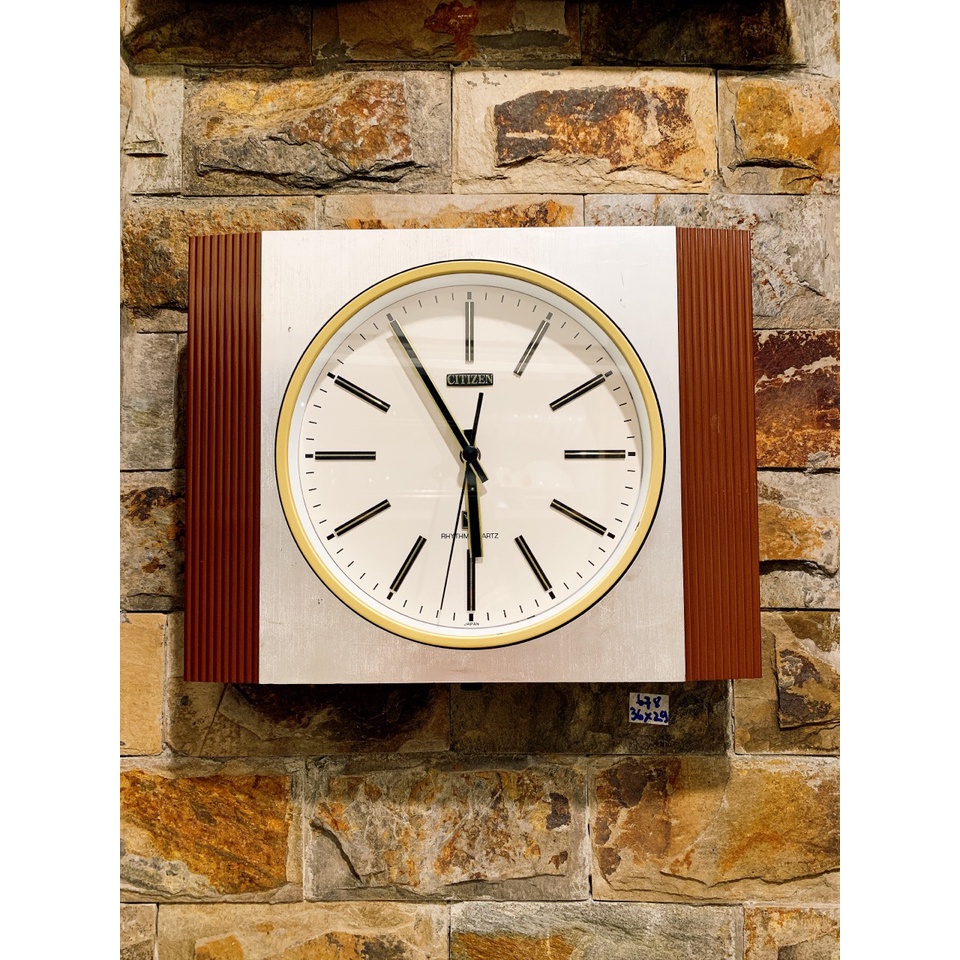 Đồng hồ treo tường Citizen viền nâu vintage đậm chất Nhật