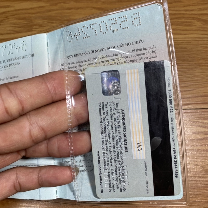 vỏ hộ chiếu passport đặc biệt trong suốt kèm 3 ngăn phụ tiện lơi