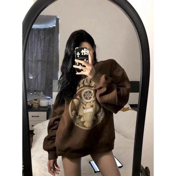 Áo sweater nữ tay dài cổ tròn dáng rộng in hình huy hiệu phong cách Hàn Quốc | BigBuy360 - bigbuy360.vn