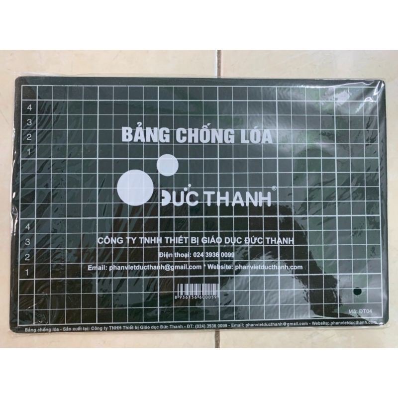 Bảng viết phấn học sinh chống lóa Đức Thanh kích thước dài và to hơn kiểu bảng thông dụng Bền tốt, và an toàn cho bé