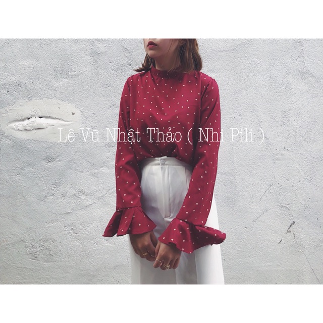 Áo sơ mi chấm bi tay loe thiết kế .