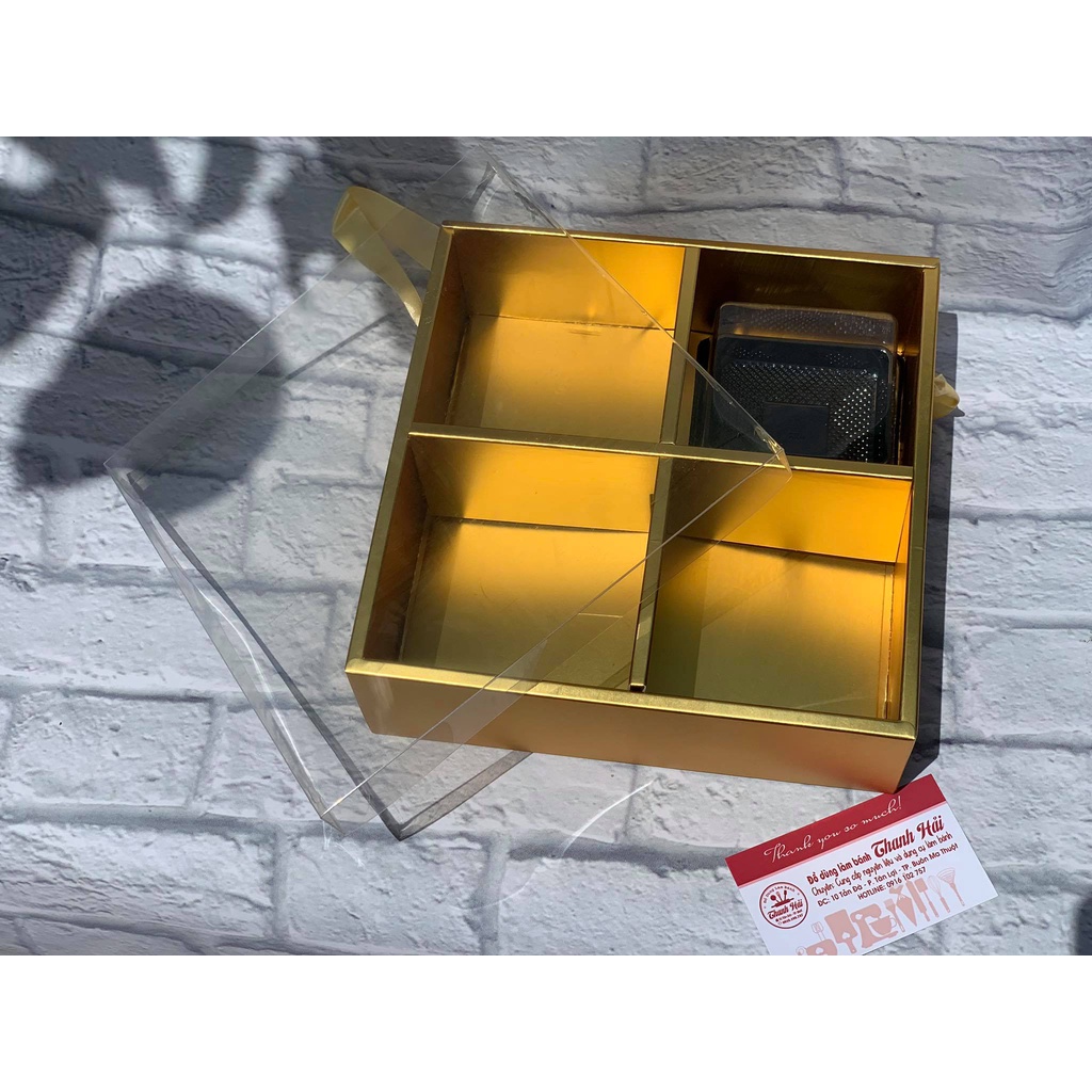 Hộp MICA 4 Bánh 150g .