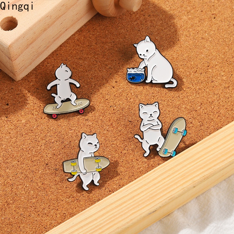 Ghim cài áo/balo MISS ZOE trang trí hình chú mèo trắng trượt ván kiểu hoạt hình tráng men thích hợp để làm quà tặng