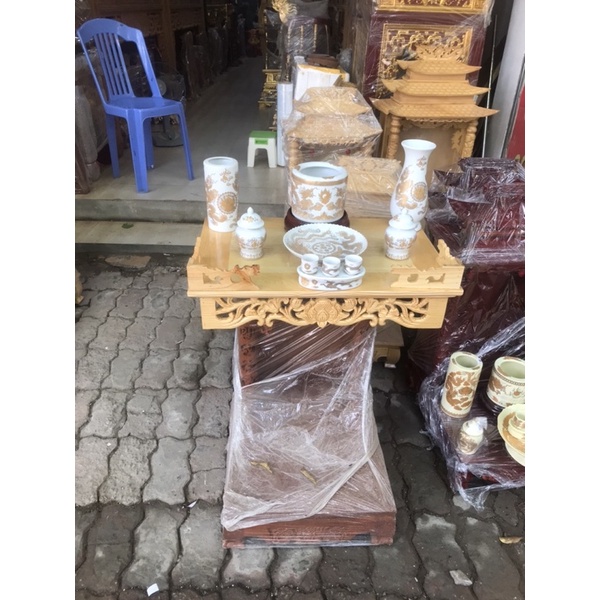 Bàn thờ treo tường gỗ sồi combo đồ sứ