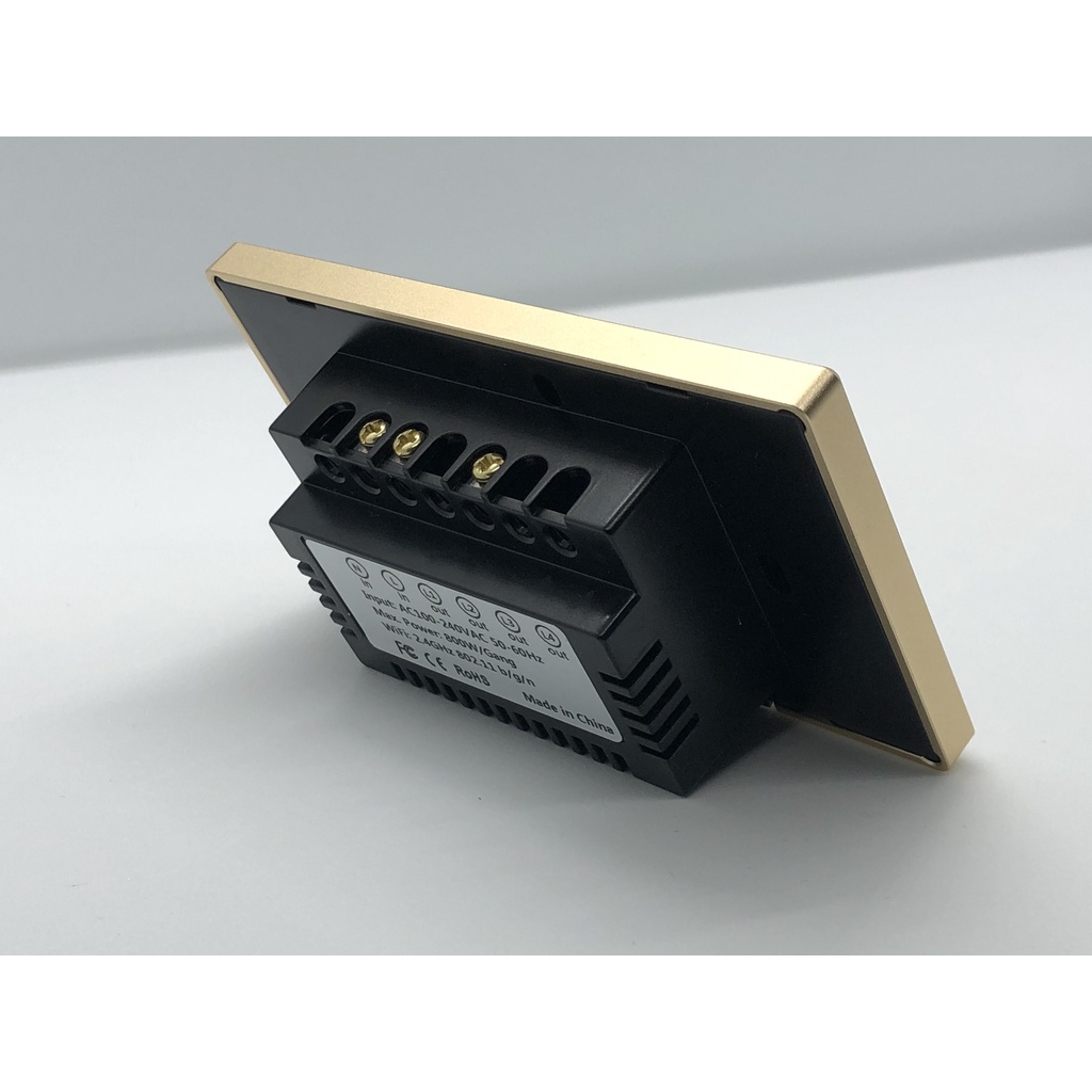 Công tắc thông minh chữ nhật Wifi Tuya. Viền vàng