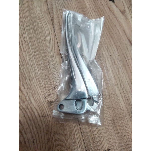 Cặp tay thắng xe vespa cổ