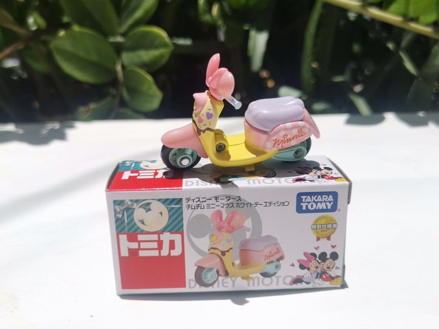 Xe mô hình Disney Tomica Motors Minnie Mouse Valentine