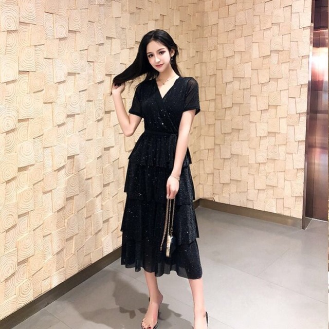 Váy tầng kim tuyến